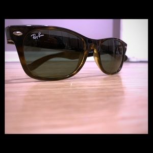 RAY BAN Wayfarer Sunglasses